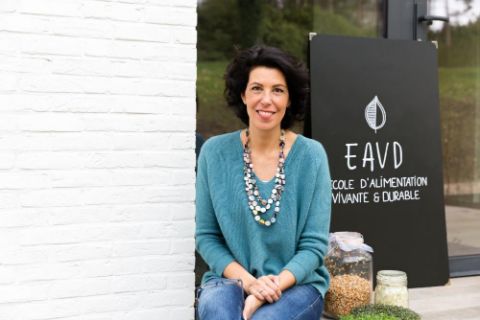Véronique Taburiaux, coach de vie et directrice engagée et passionnée de l'EAVD, l'école de l'alimentation vivante et durable.