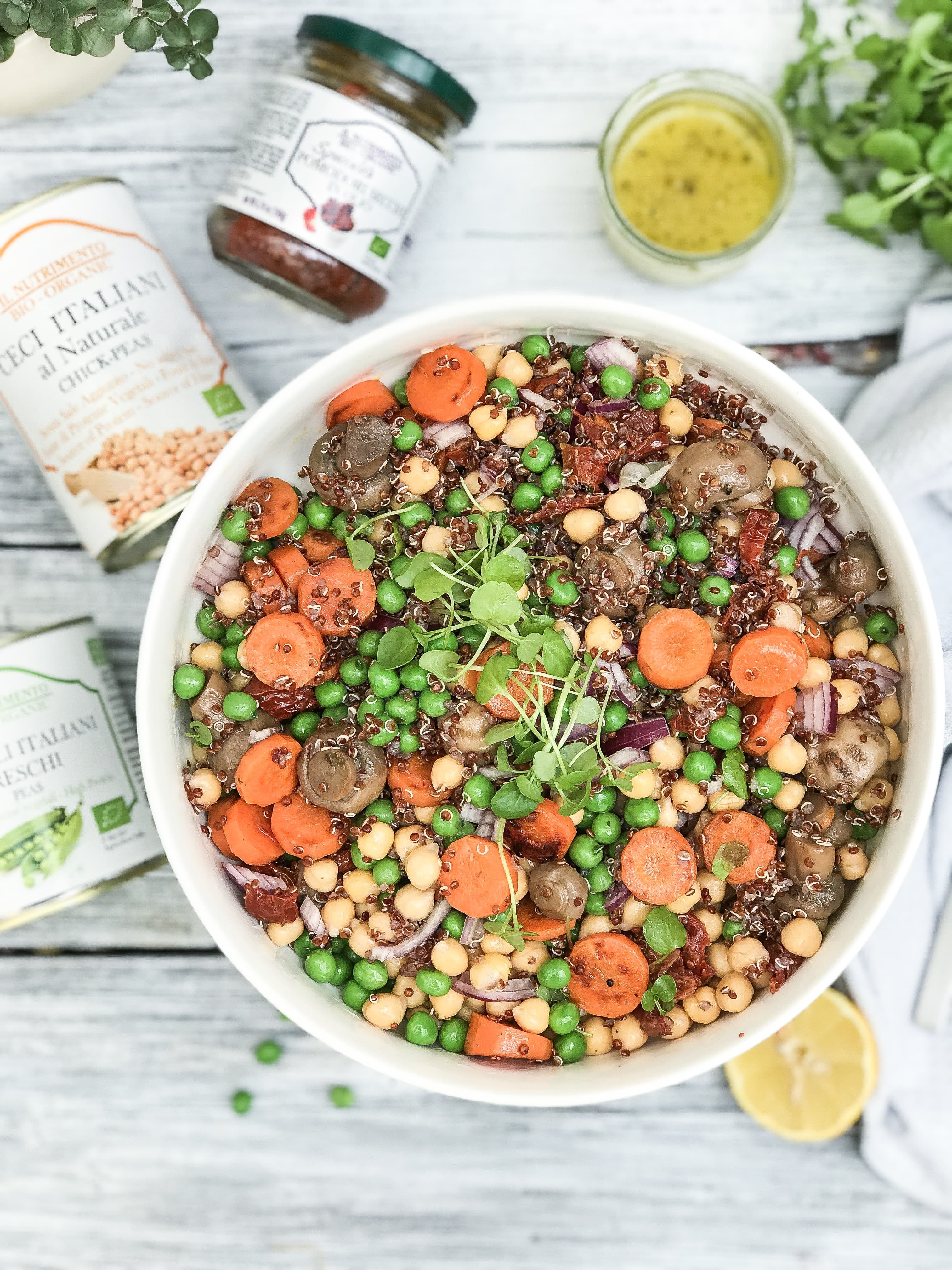 Bol De Quinoa Pois Chiches Et Petits Legumes Kazidomi