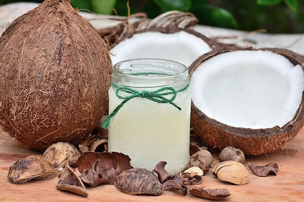 Oil pulling avec de l'huile de coco