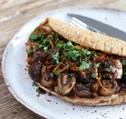 Pancake salé et vegan aux champignons