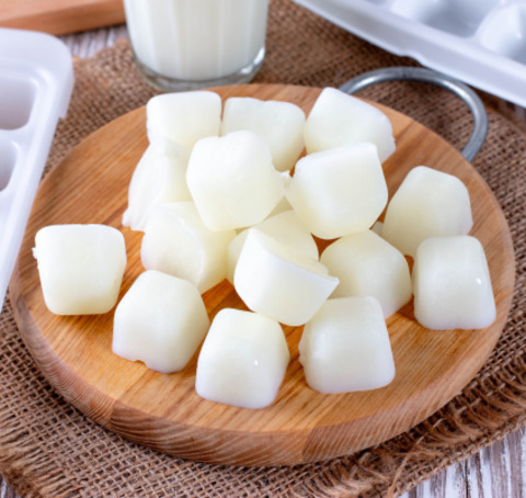Glaçons de lait de coco