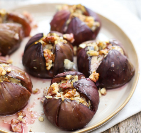 Baked figs and vegan cheese