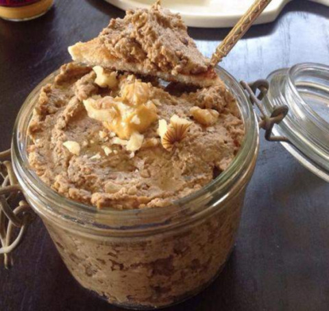 Rillettes végétales au tofu fumé et cerneaux de noix